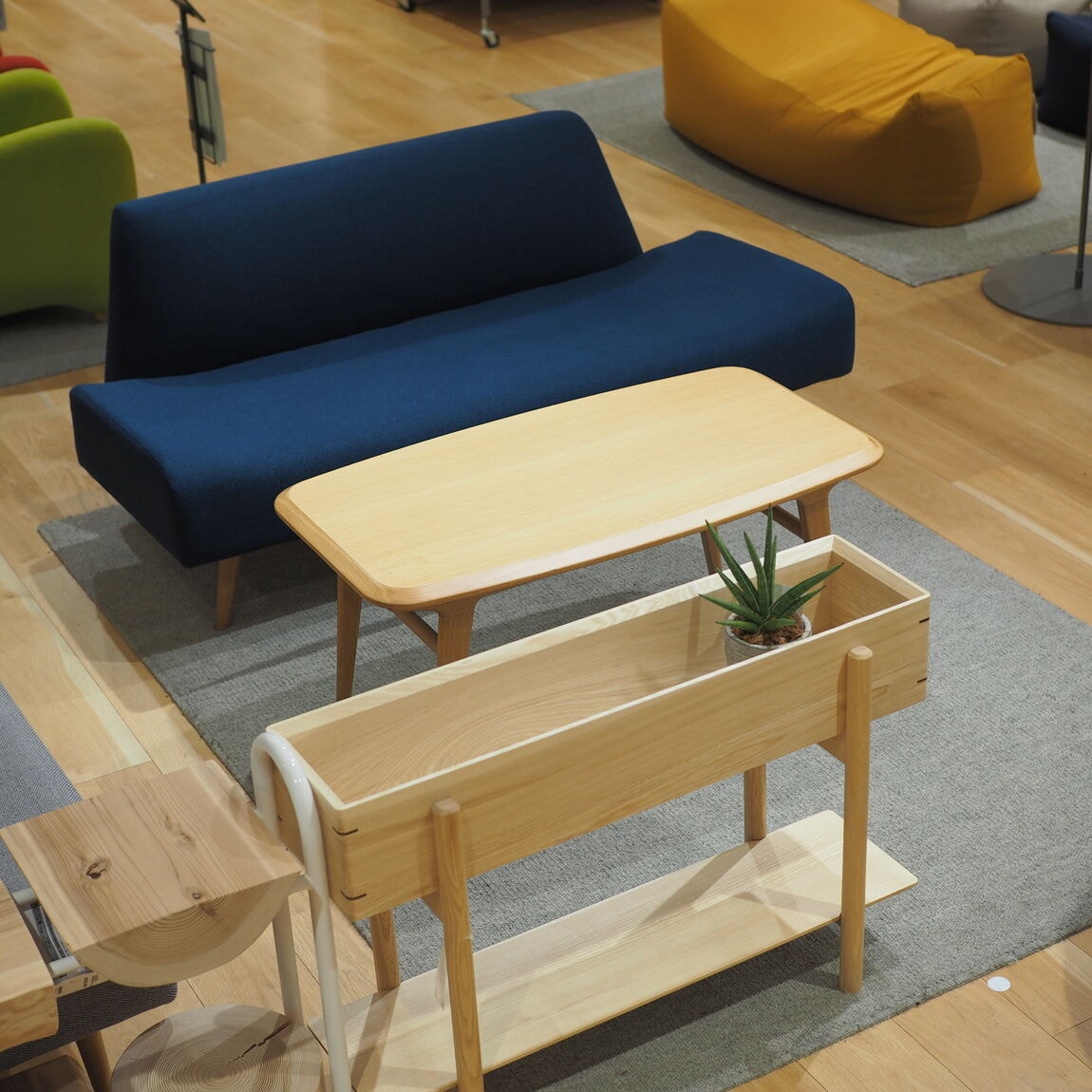 直江津】日本の居住空間にフィットするコンパクトなソファ｜IDÉE AO